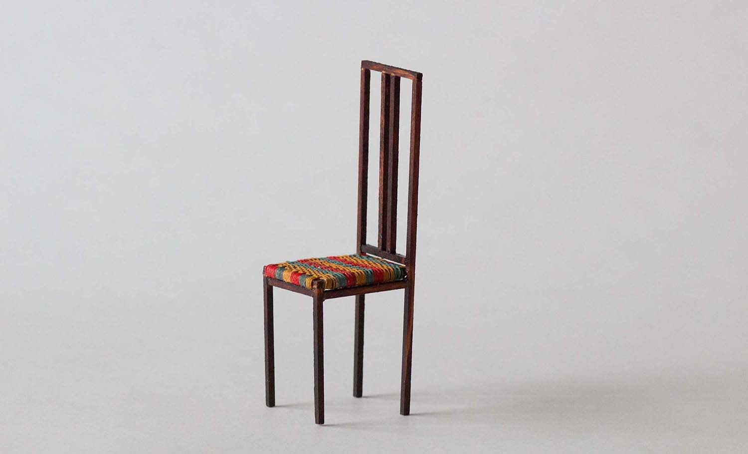 岡野優子がみいだした土屋日菜のミニチュア椅子